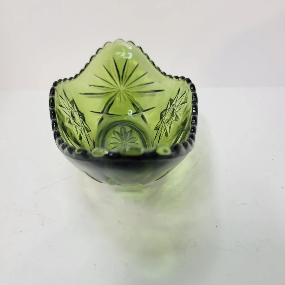 Vintage Green Glass Candy Dish Bowl Starburst Pattern‎ Scalloped Edge Oval